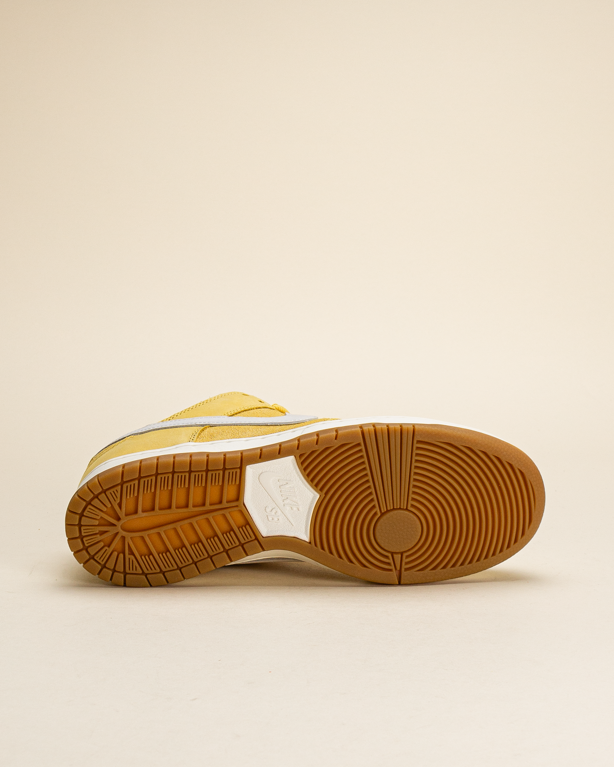 Nike SB Dunk Low Pro Saturn Gold / Solar Flare