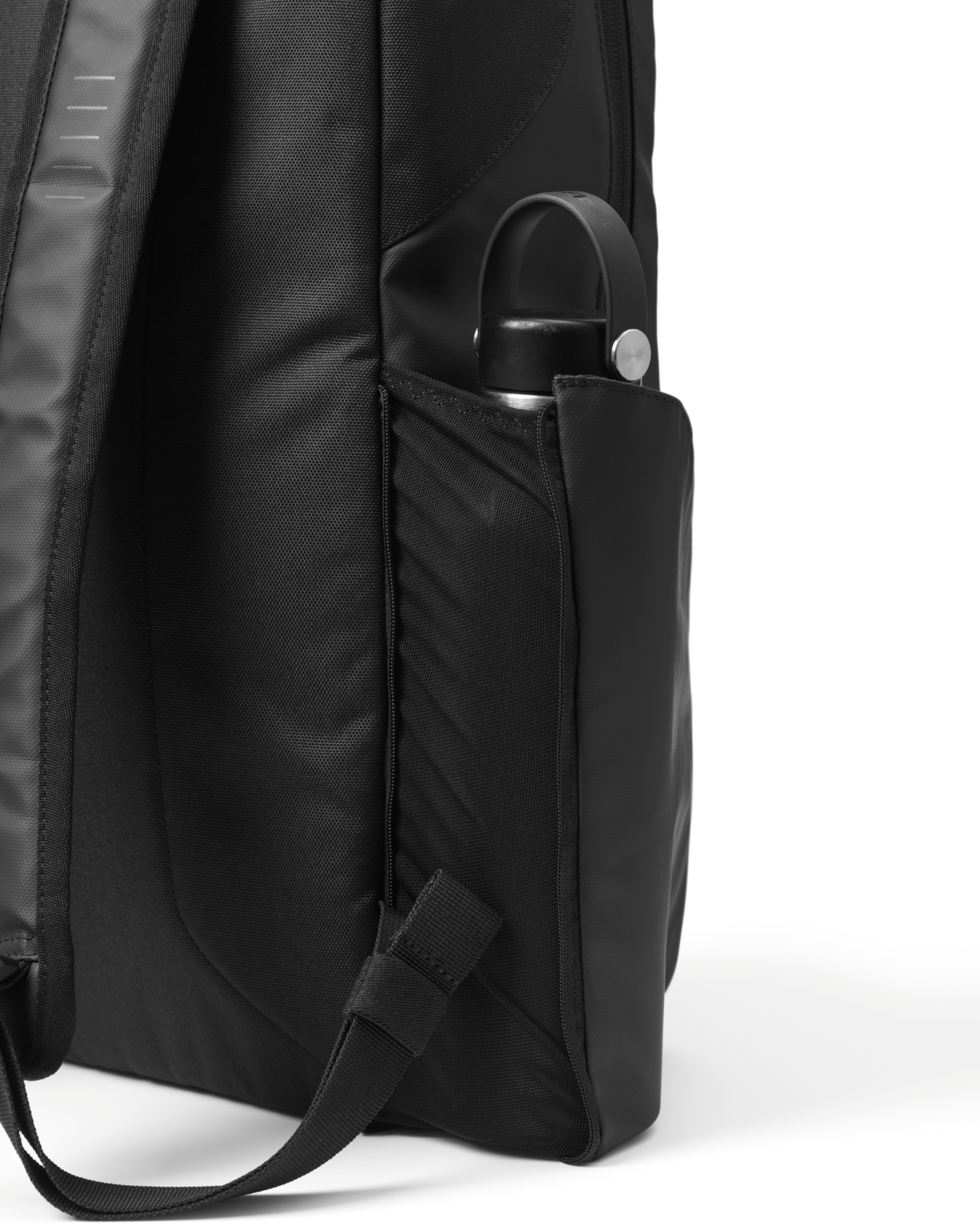 DB Journey Skateboarding Daypack 20 L - BLACK OUT
