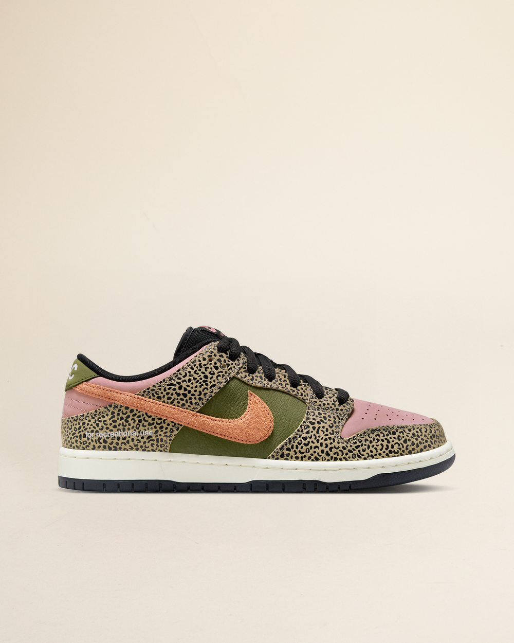 Nike SB Dunk Low Pro Low Arts & Rec - Khaki