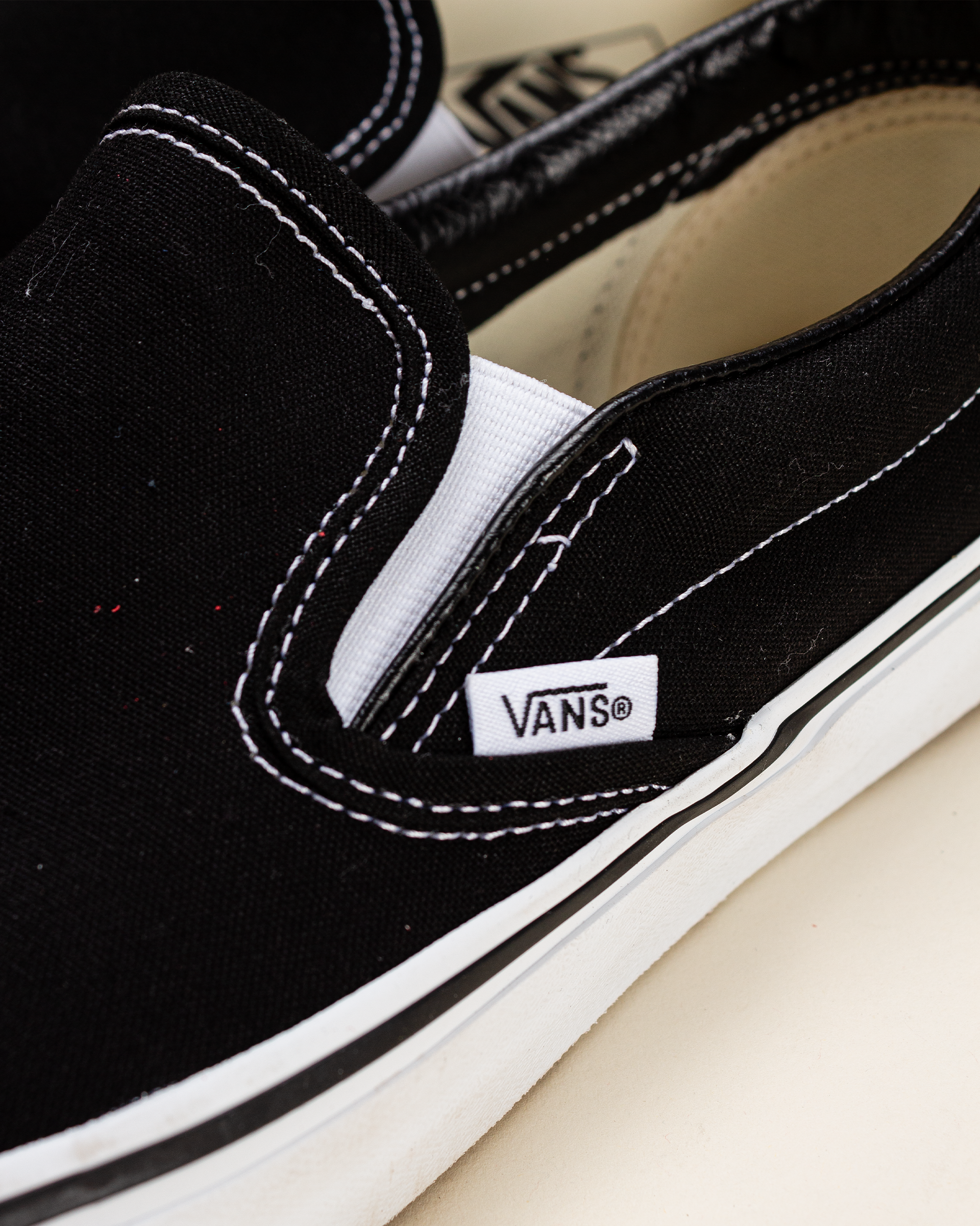 Vans Classic Slip-On Black/White