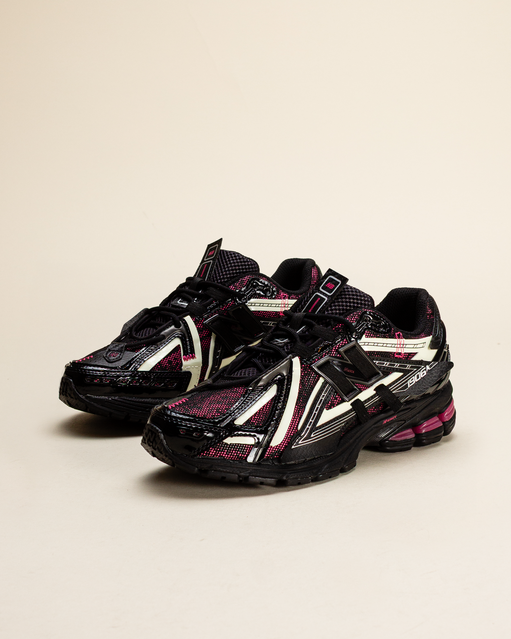 New Balance U1906AD Black / Dragon Berry / White