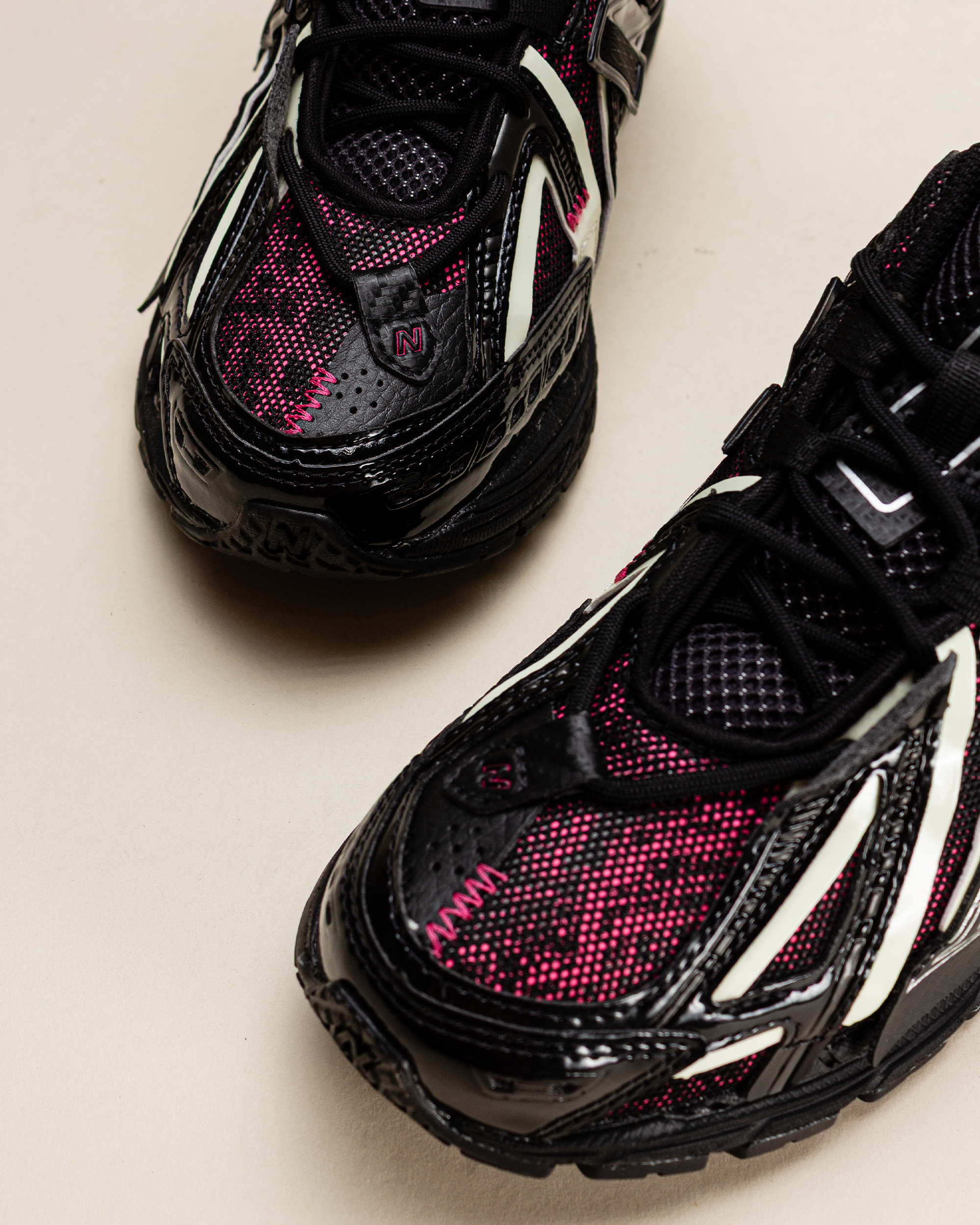 New Balance U1906AD Black / Dragon Berry / White