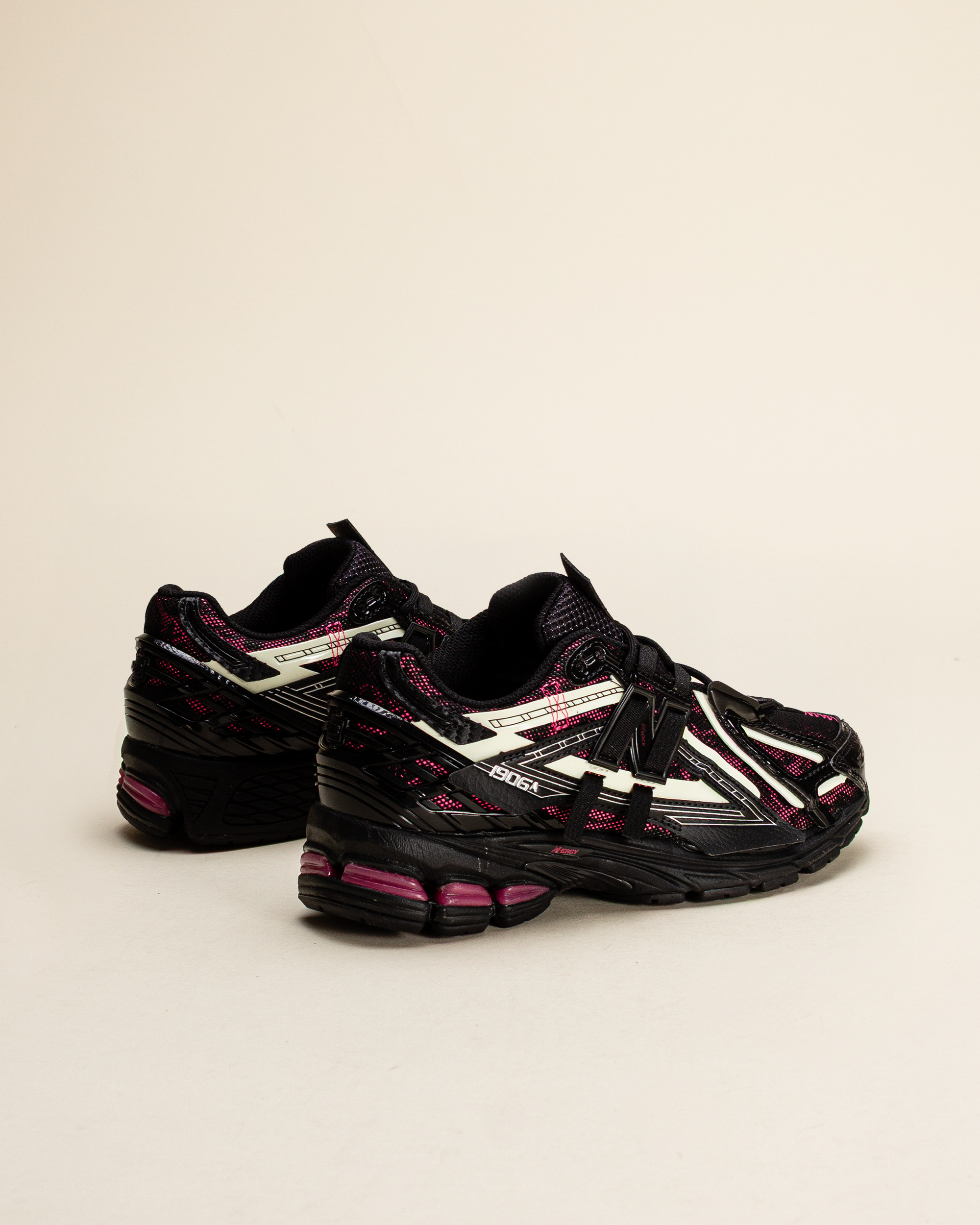 New Balance U1906AD Black / Dragon Berry / White