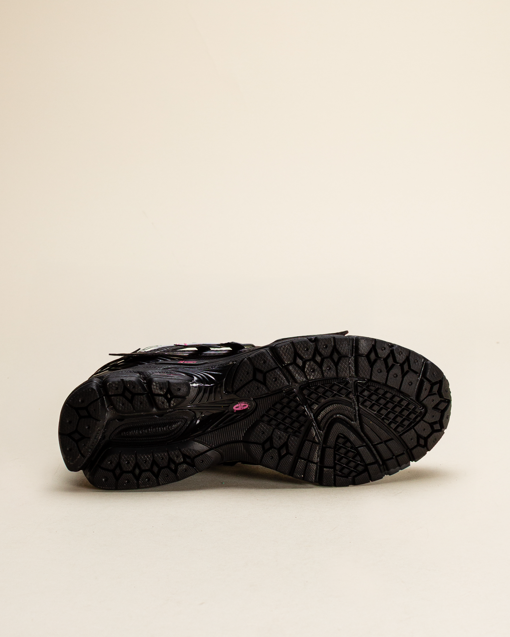 New Balance U1906AD Black / Dragon Berry / White