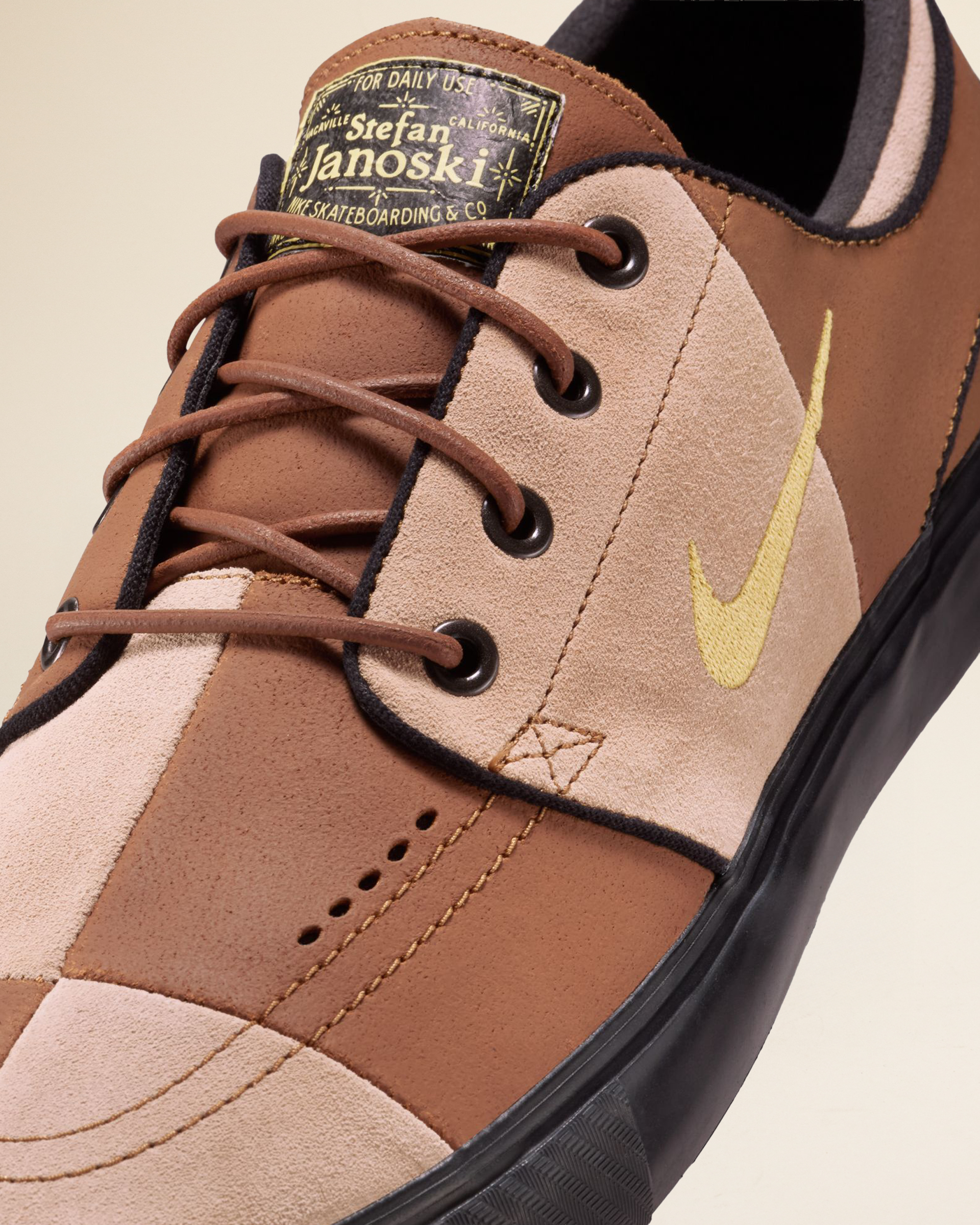 Nike SB Zoom Janoski OG Light British Tan/Hemp/Black/Saturn Gold