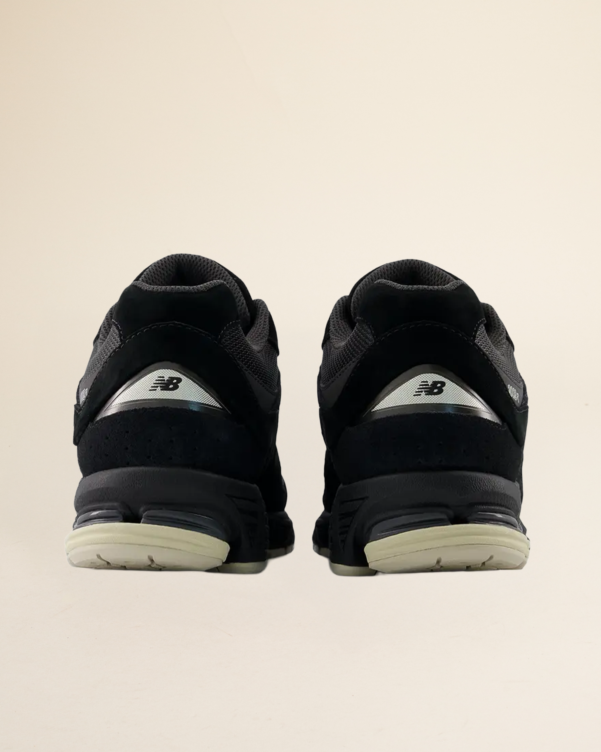 New Balance U2002 - Black/Timberwolf