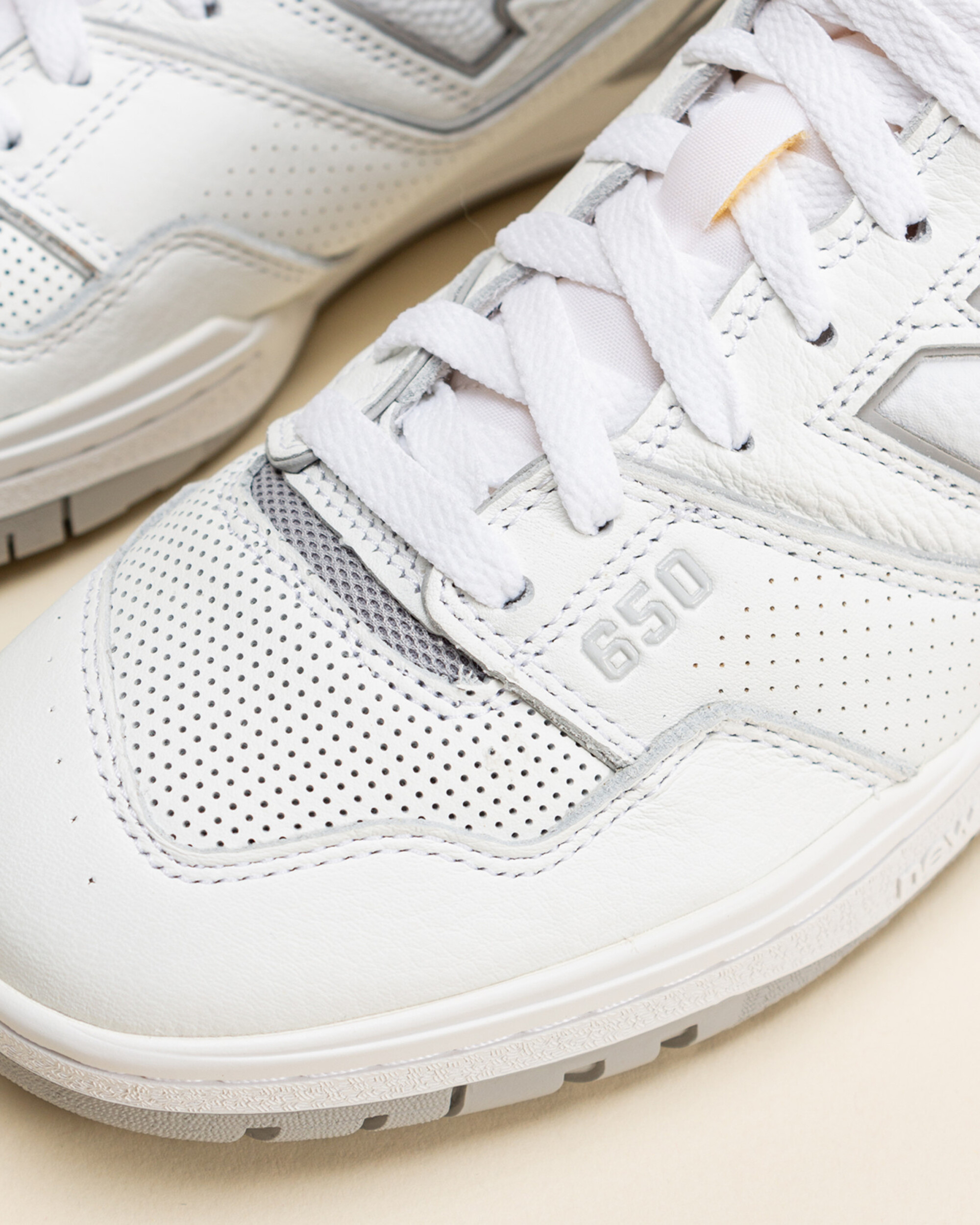 New Balance 650 - White / Raincloud
