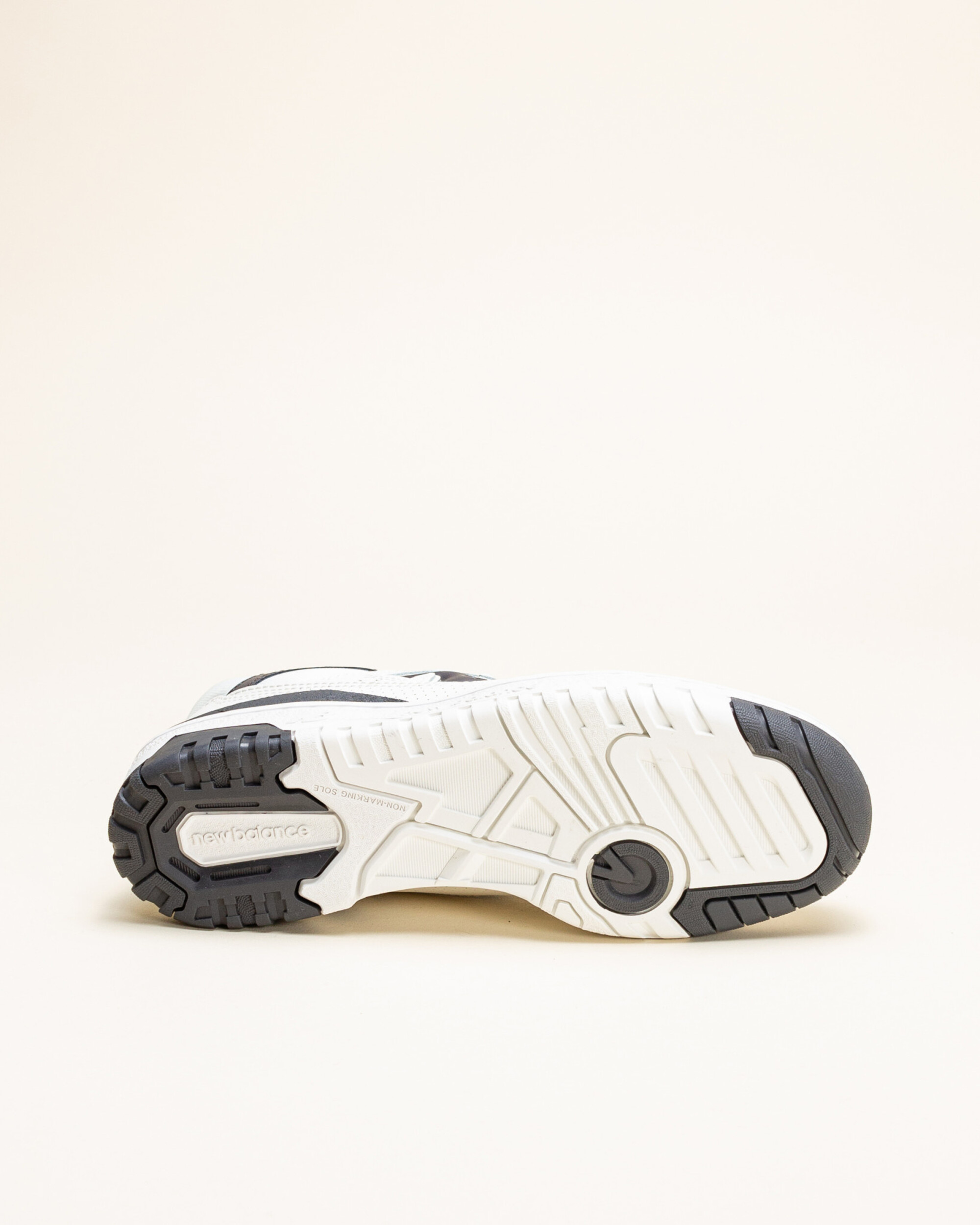 New Balance 550 - Sea Salt / Magnet