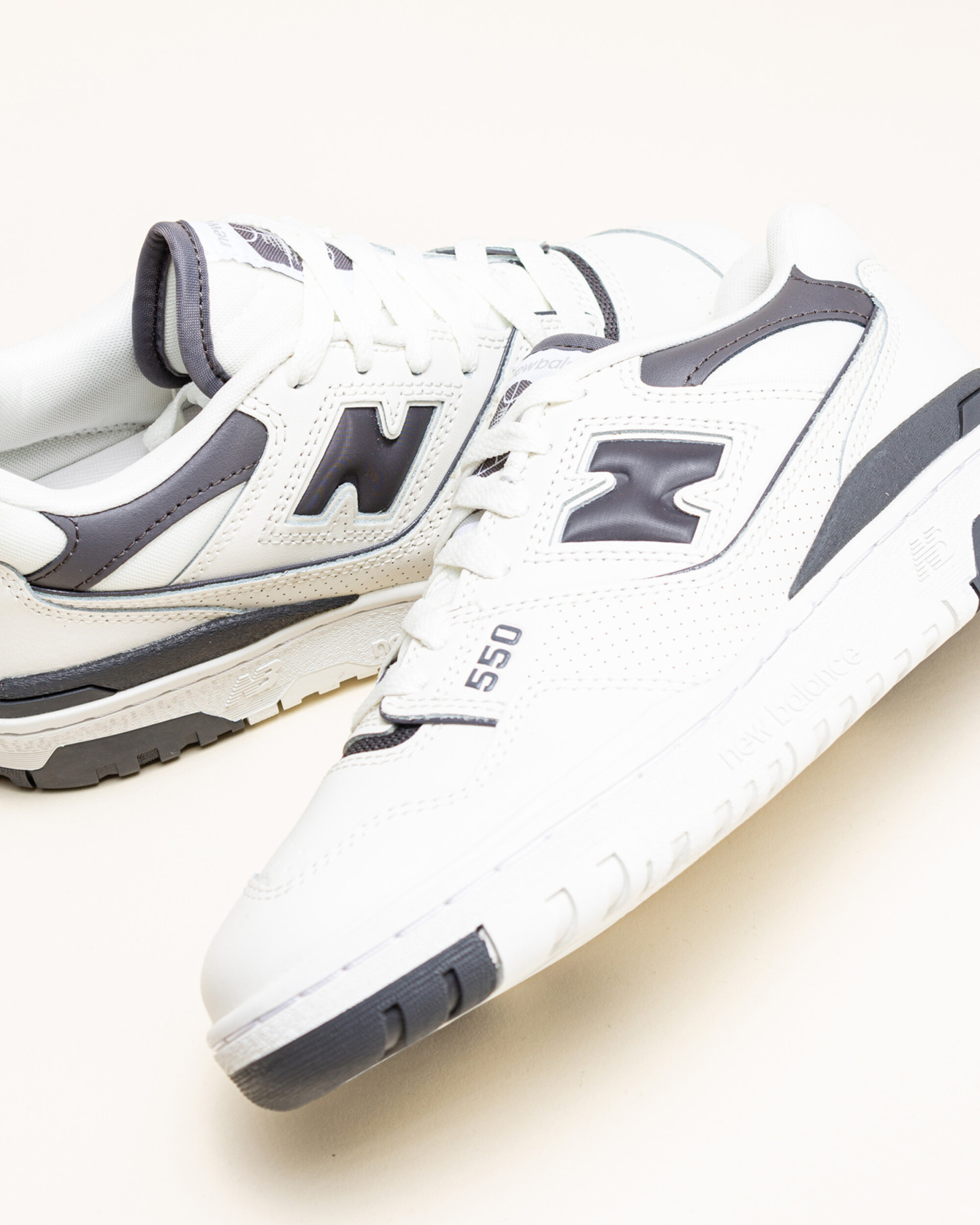 New Balance 550 - Sea Salt / Magnet