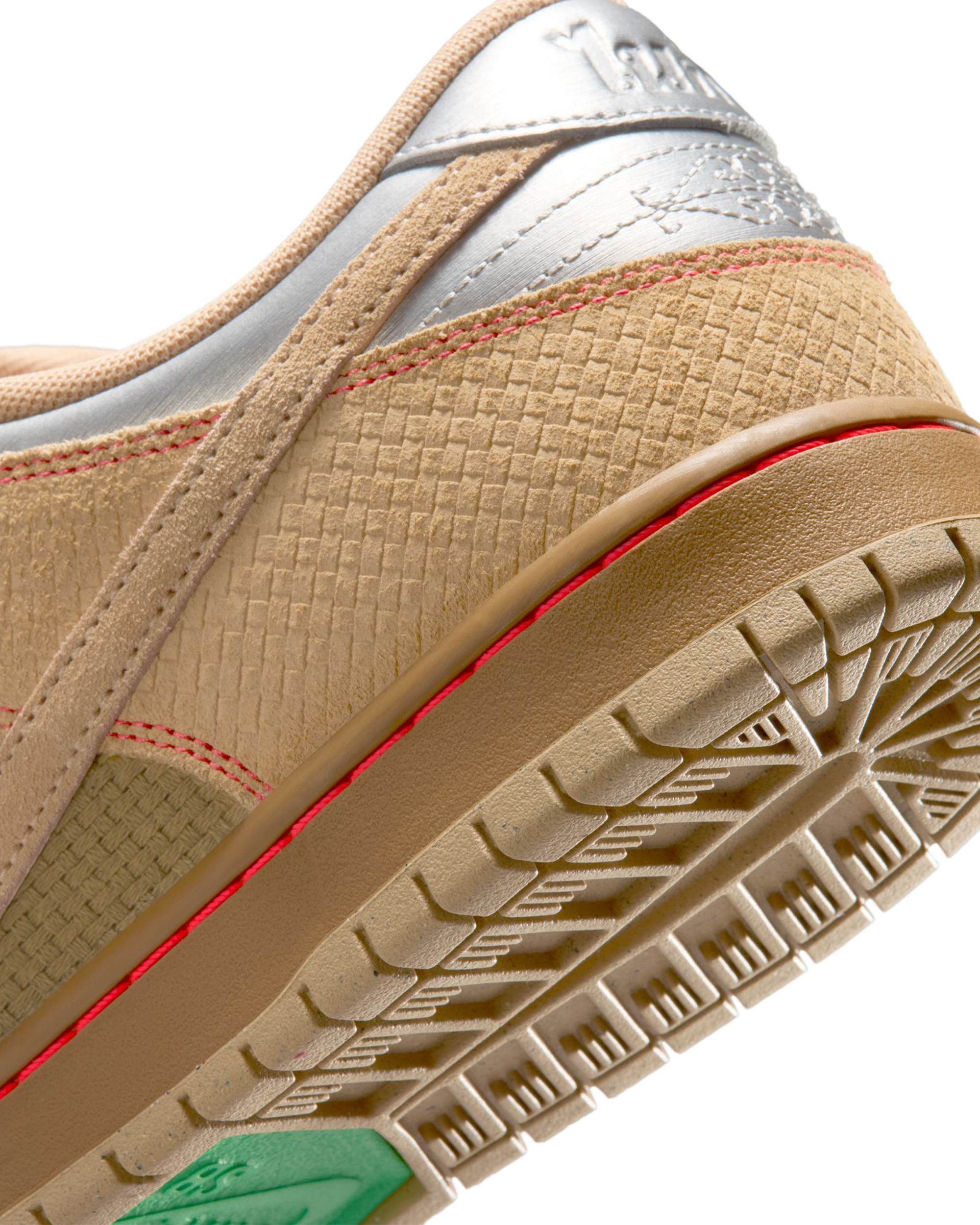 Nike SB Dunk Low "Som Tum" Natural Beige/Light Brown-Blaze Orange