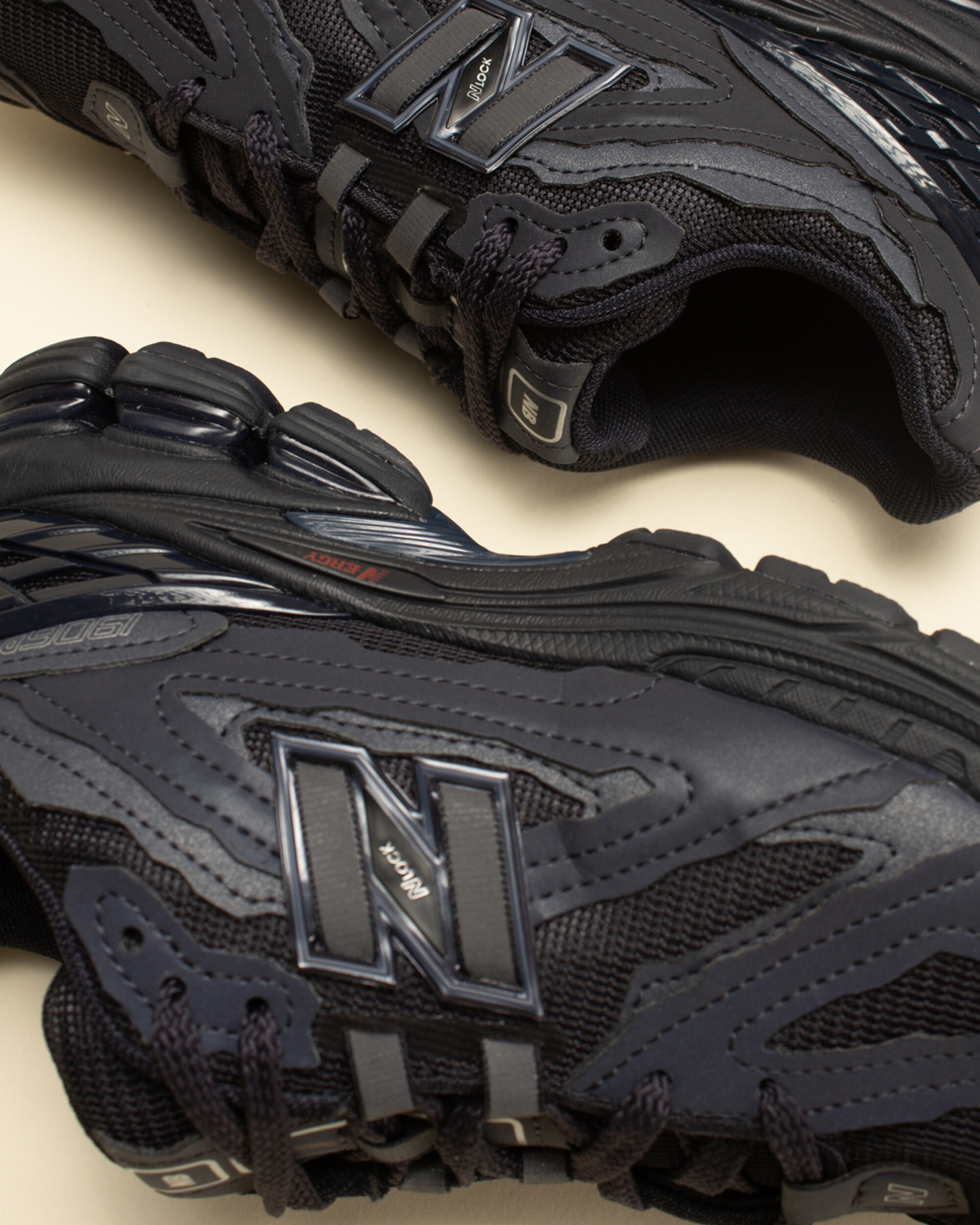 New Balance 1906 - Eclipse/Silver Metallic/Crimson