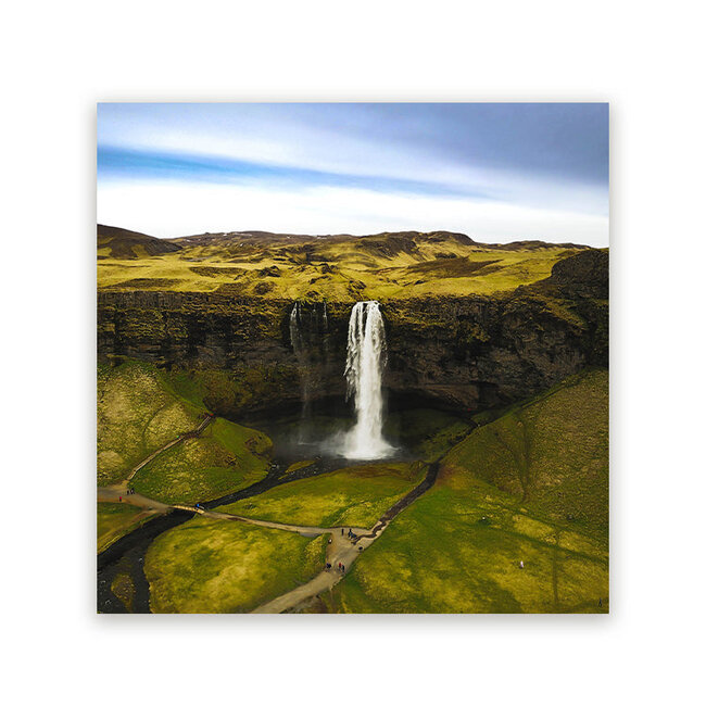 Sweet Living Schilderij Waterval in het Wild - Vierkant