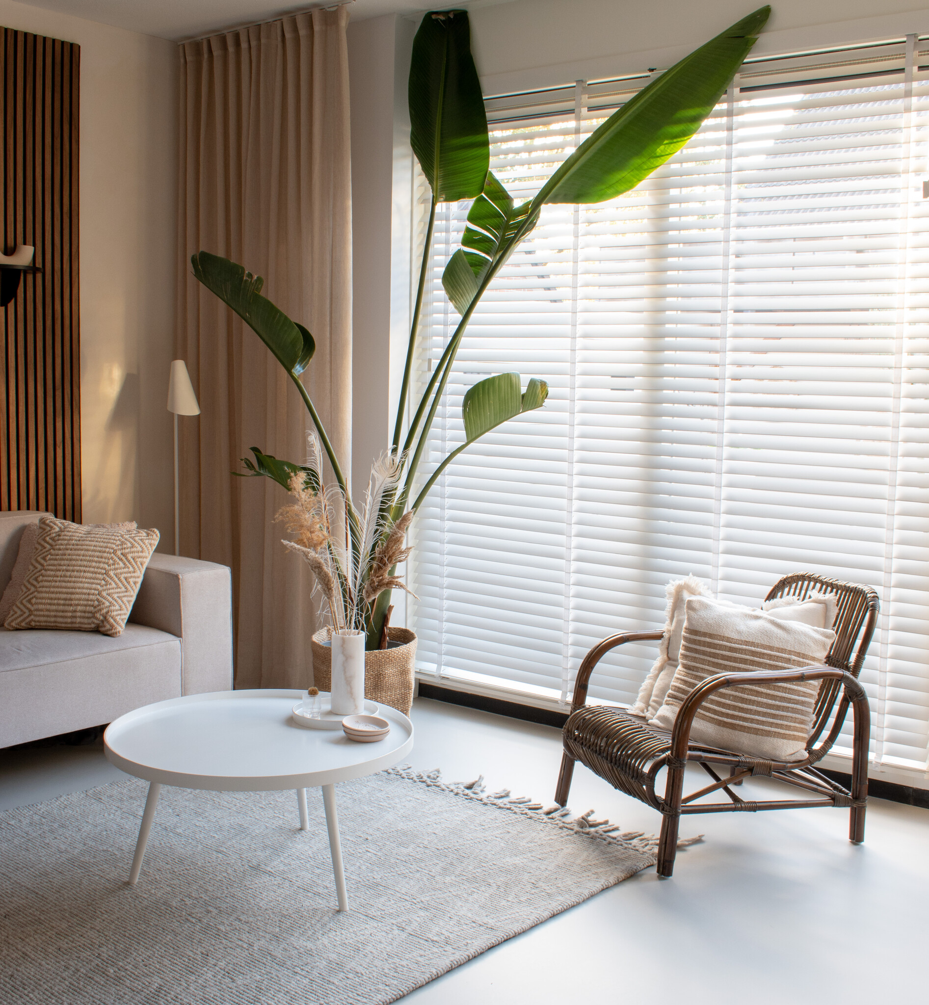 Rotan stoel in woonkamer