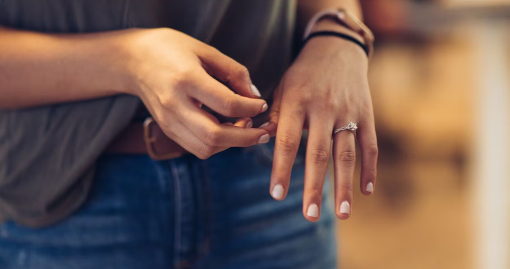 Wat zijn de oorzaken van broze nagels en welke supplementen helpen?