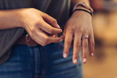 Wat zijn de oorzaken van broze nagels en welke supplementen helpen?