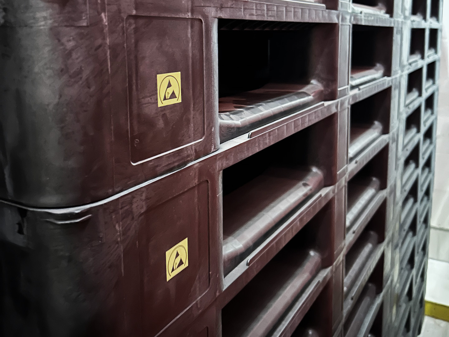 Stack ESD pallets