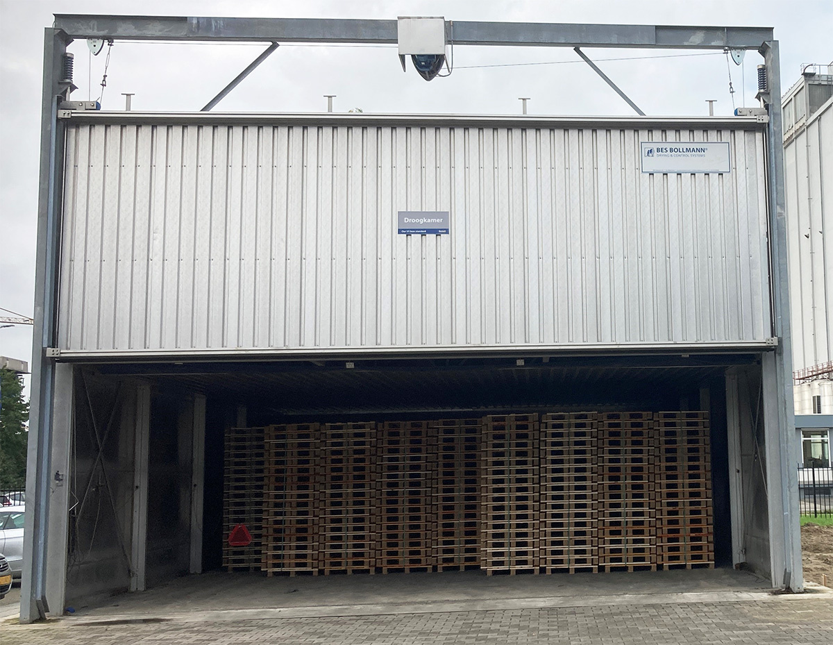 Drying chamber for pallets