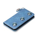 GranC wallet hoes lichtblauw met drukknopen voor de iPhone SE (2022 / 2020) / 8 / 7 / 6(s)