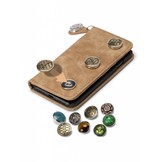 GranC wallet hoes taupe met drukknopen voor de iPhone SE (2022 / 2020) / 8 / 7 / 6(s)