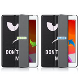 3-Vouw sleepcover hoes Don't Touch voor de iPad 10.2 inch 2019, iPad 10.2 inch 2020 en iPad 10.2 inch 2021