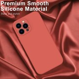 iPhone 15 Pro Hoesje Flexibel silicone Backcover - Rood + Gratis beschermglas