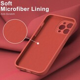 iPhone 15 Pro Hoesje Flexibel silicone Backcover - Rood + Gratis beschermglas