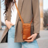 The Chesterfield Brand Valdes leren telefoontasje - Cognac