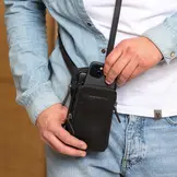 The Chesterfield Brand Valdes leren telefoontasje - Zwart