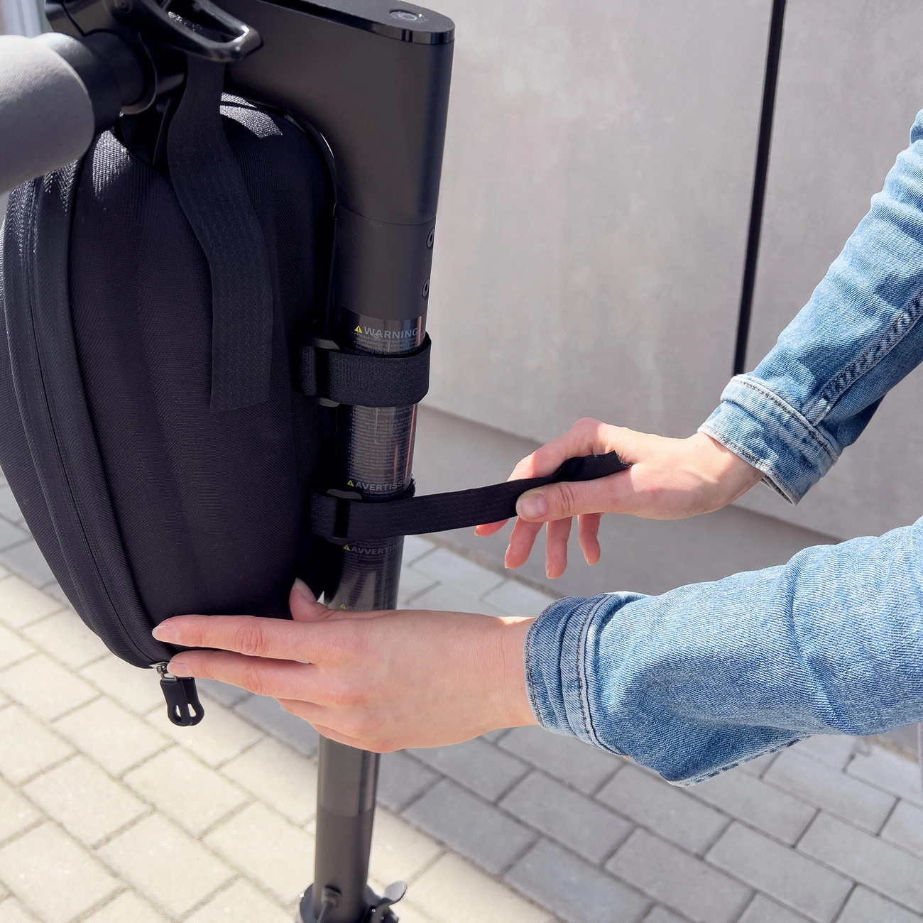 Waterproof Scooter Stuurtas 4L – Handige en Waterdichte Handlebar Bag voor Xiaomi, Segway en Meer – Stevige Montage met Klittenband – Zwart