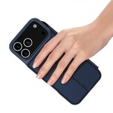 iPhone 17 Pro hoesje Slim Bookcase - Blauw