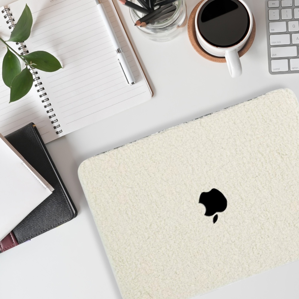 MacBook Pro 16 inch (2021-2024) cover hoes - Teddy Puffy Khaki