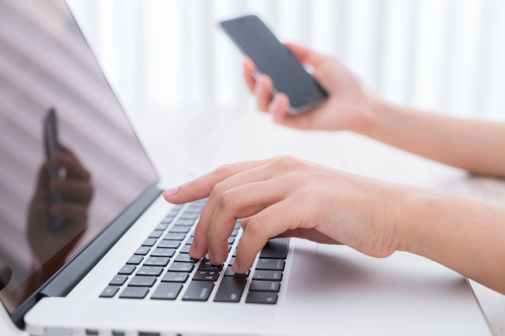 Hoe verplaats je een foto van je telefoon naar je PC?