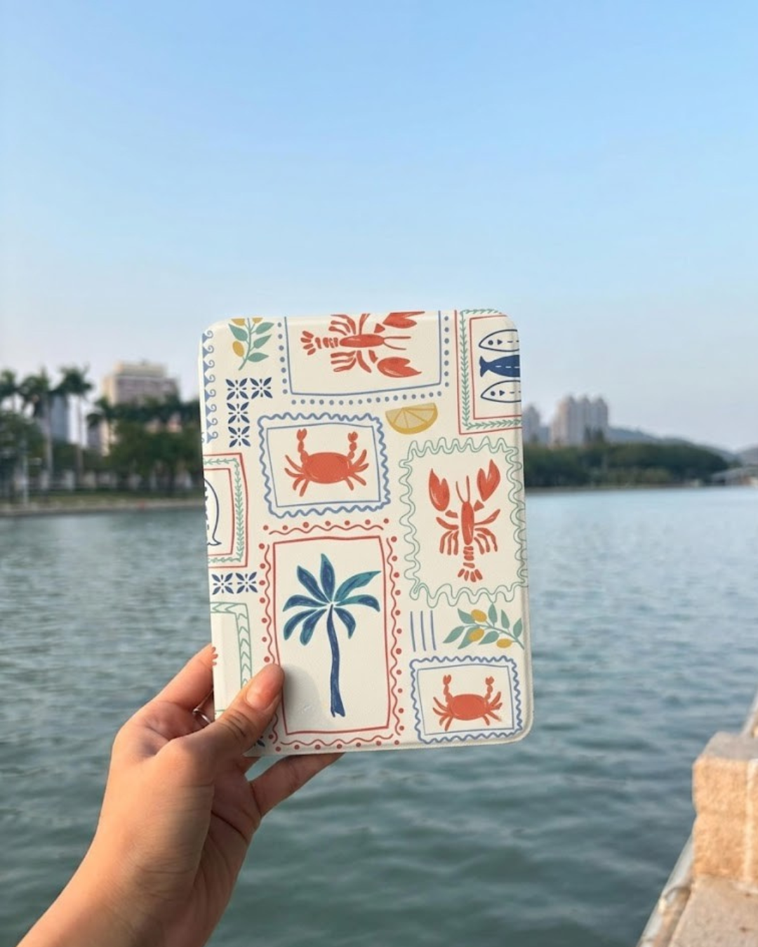 Kobo Aura Edition 2 Hoesje - Vegan Saffiano Leren Sleep Cover - Auto Wake/Sleep - Riviera Postcards