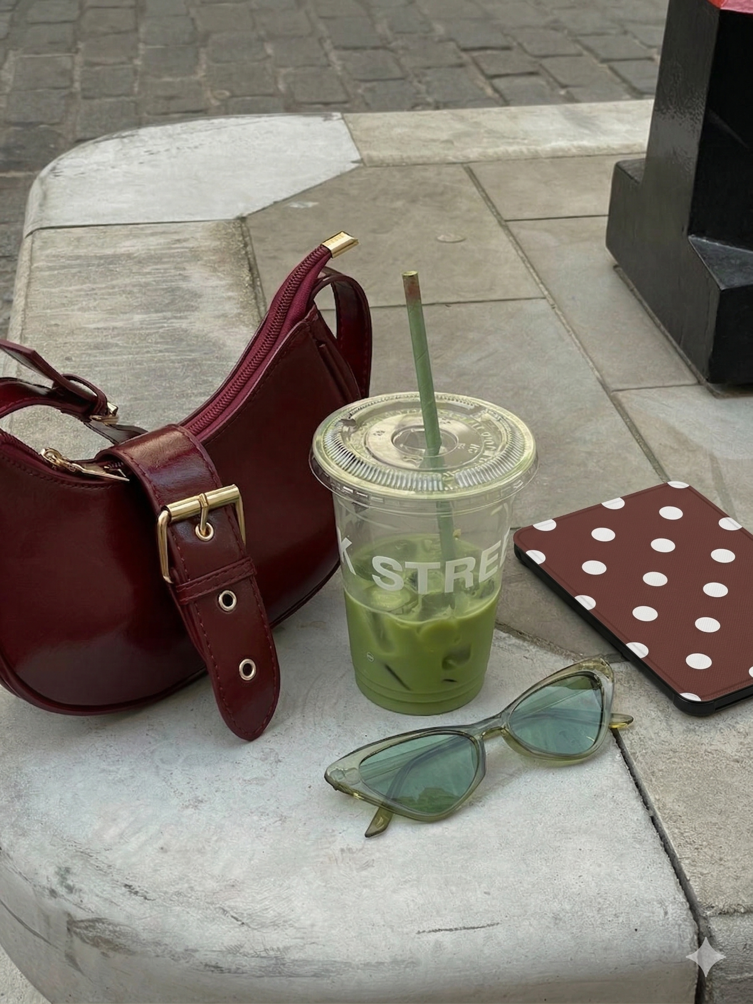 Kobo Libra Colour Hoesje - Vegan Saffiano Leren Sleep Cover - Met Handband en Auto Wake/Sleep - Vintage Dots