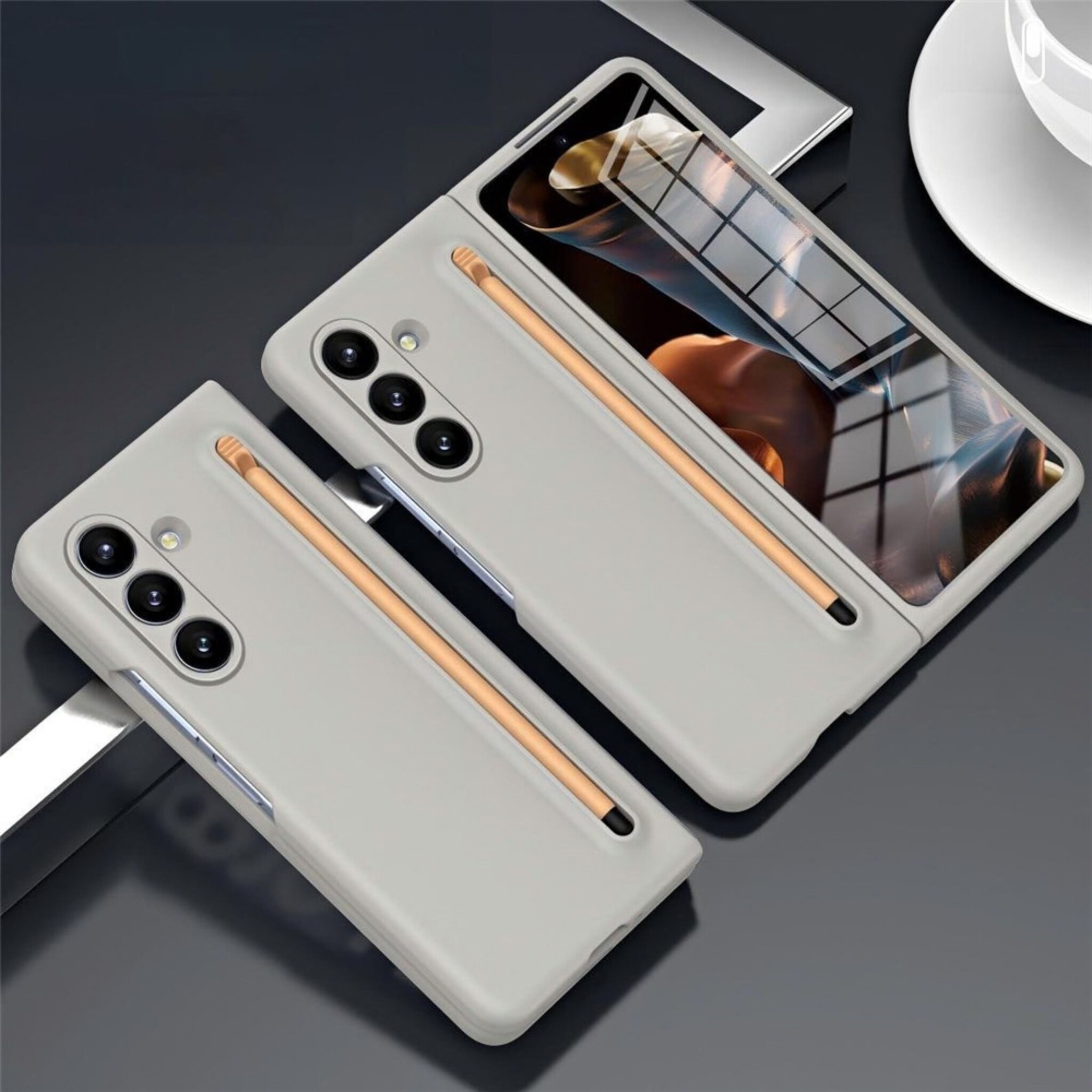 Samsung Galaxy Z Fold 8 Ultra Backcover hoes – Inclusief Styluspen & Screenprotector - Lichtgrijs