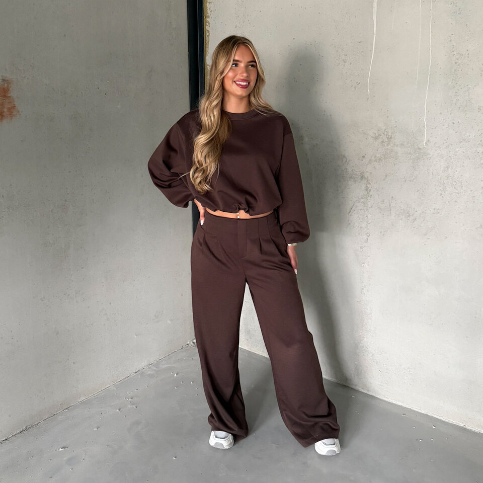 Elena Set Bruin