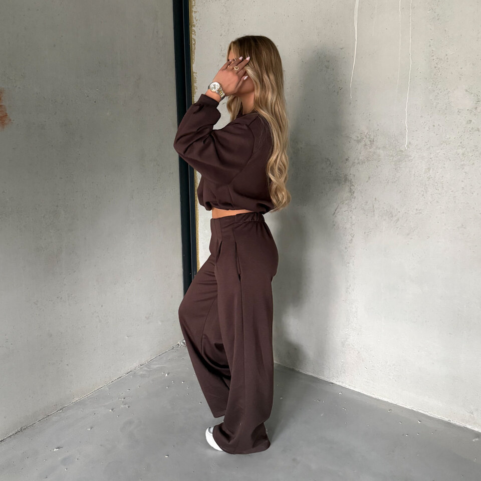 Elena Set Bruin