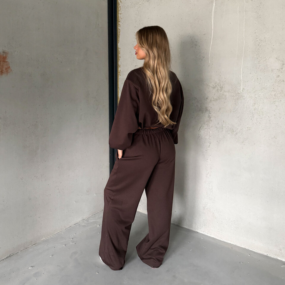 Elena Set Bruin