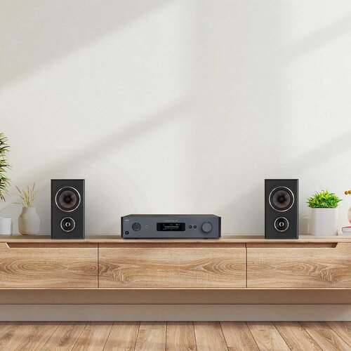 NAD NAD C 379  krachtige hifi stereo versterker - zwart