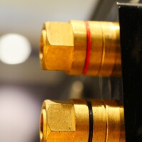 Speaker aansluiten: plus en min – zo doet u het goed