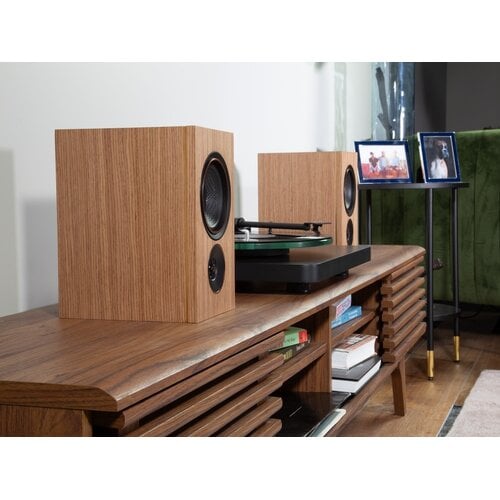 PSB Speakers PSB iQ2 Actieve Boekenplank Speakers met BluOs - Walnut Veneer (Paar) PSB Speakers PSB iQ2 Actieve Boekenplank Speakers met BluOs - Walnut Veneer (Paar)