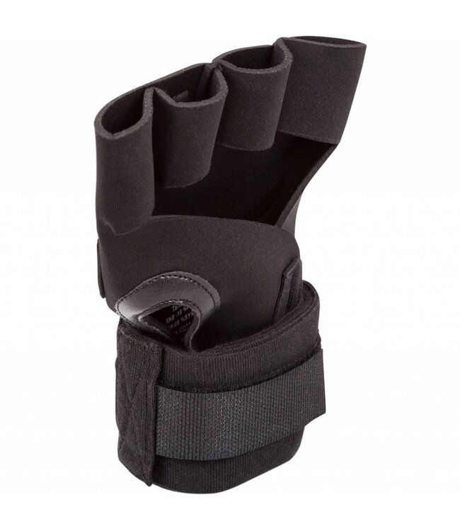 Venum Gel Kontact Gloves Handschuhe mit Bandagen by Venum.