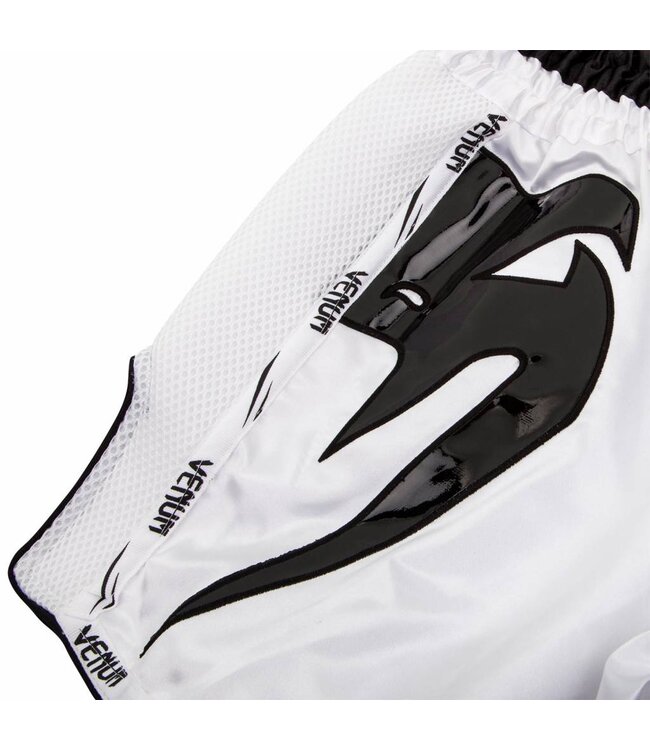Venum Kickboxing Shorts Giant Weiss Schwarz Muay Thai Shorts