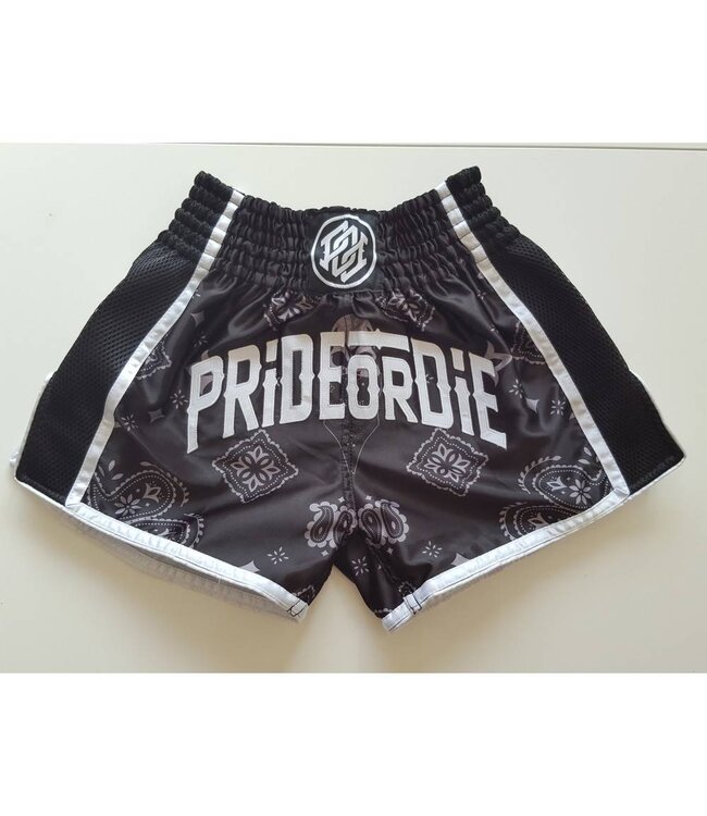 Pride or Die Muay Thai Shorts RISE Schwarz Weiß