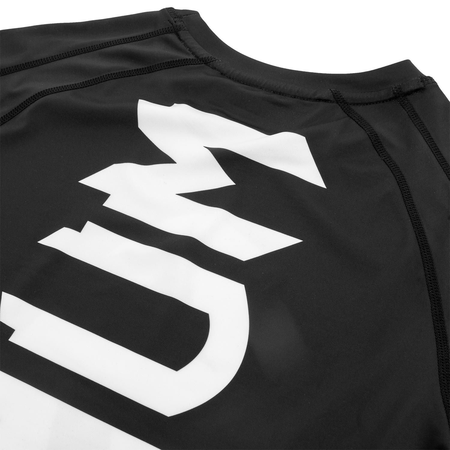 Black//White SIZE LARGE Venum Giant Long Sleeve MMA Rashguard