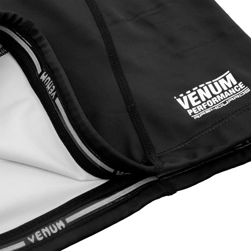 Venum Venum Giant Rashguard Black L / S door Venum MMA Fightwear