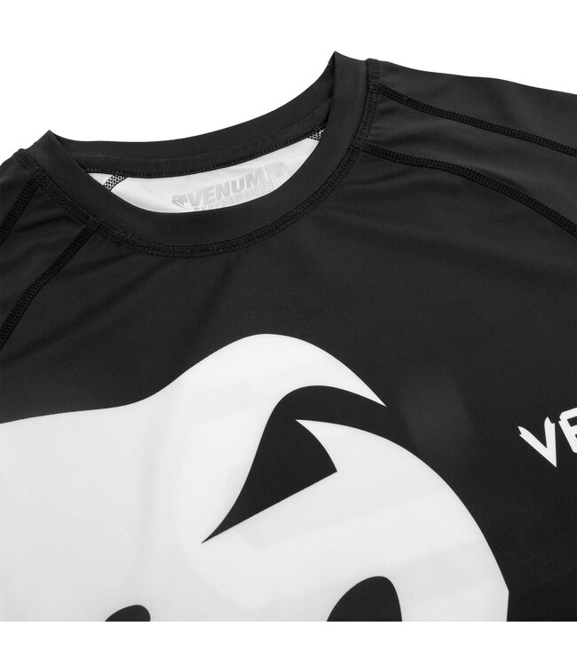 Venum Giant Rashguard Black L / S door Venum MMA Fightwear
