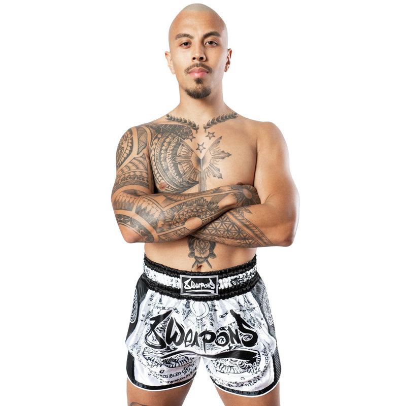 8 Weapons 8 Wapens Muay Thai Short Carbon Sak Yant Tigers White