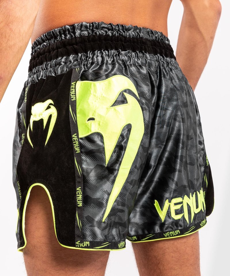 Venum Venum Giant Camo Muay Thai Kickboxshorts Schwarz Gelb