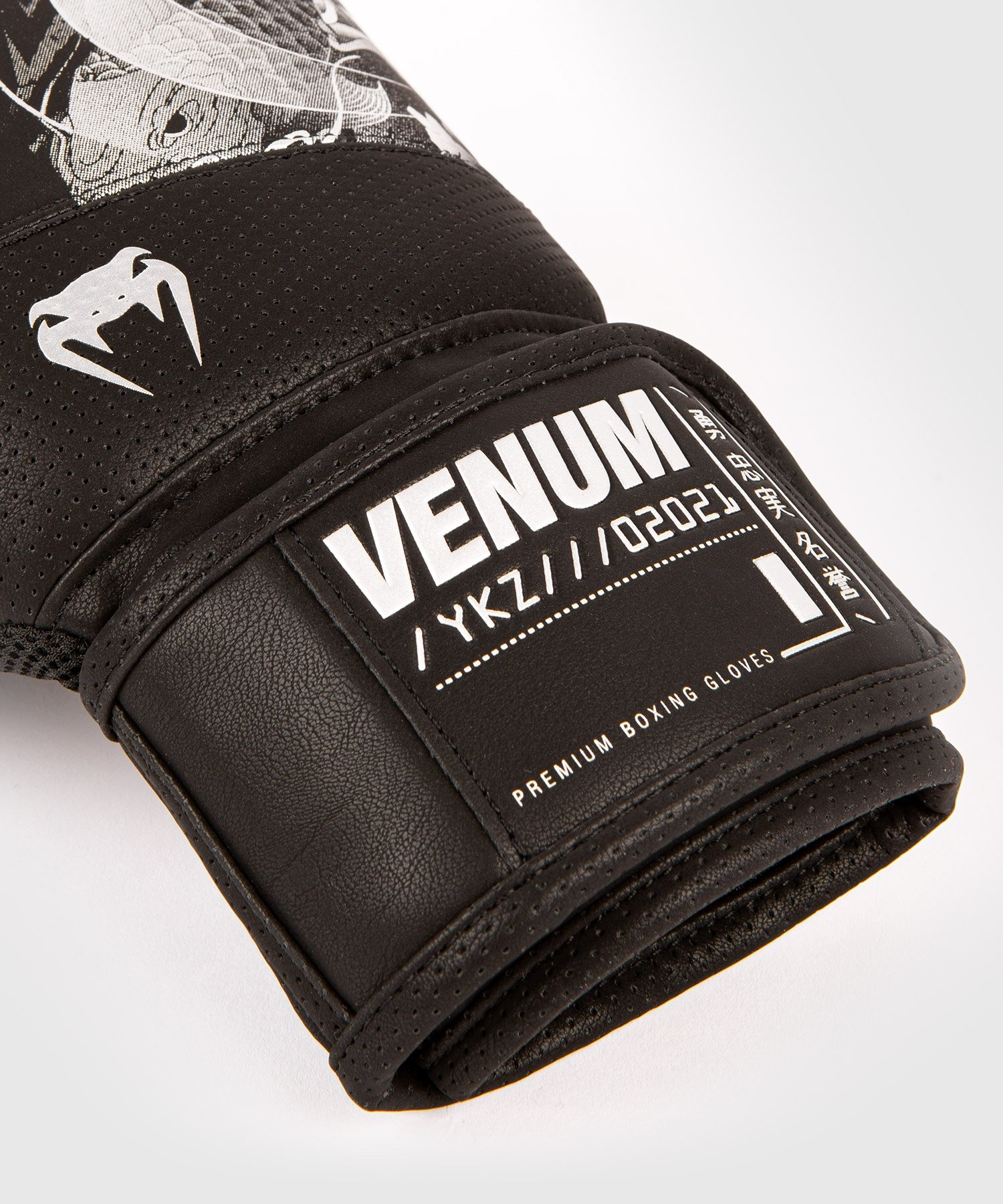 Venum YKZ21 Boxing Gloves Black White - FIGHTWEAR SHOP EUROPE